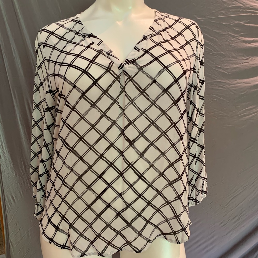 Lucky Brand Vneck Blouse; Super Soft; 3/4 sleeve
